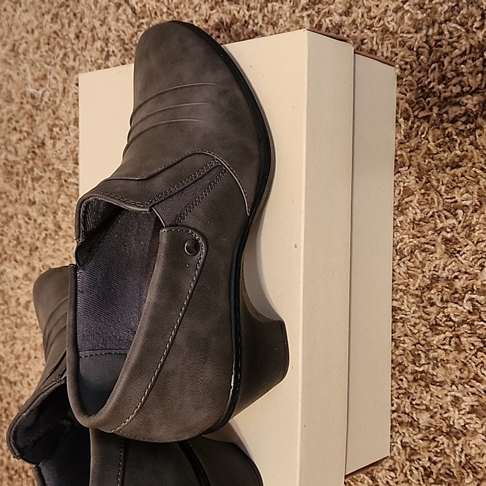 Shoes - Picture 2 of 4